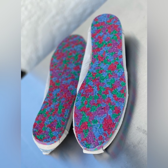 NEW ⭐️ TOMS Cream Colours Size 10 Women’s - Picture 2 of 5